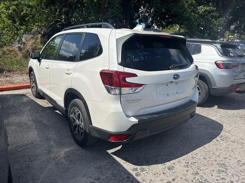 Crystal White Pearl 2021 Subaru Forester Premium