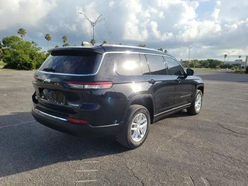 2022 Jeep Grand Cherokee L Laredo