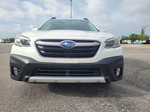 Crystal White Pearl 2020 Subaru Outback Limited