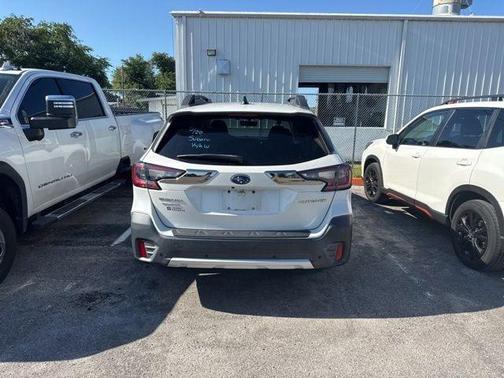 Crystal White Pearl 2020 Subaru Outback Limited