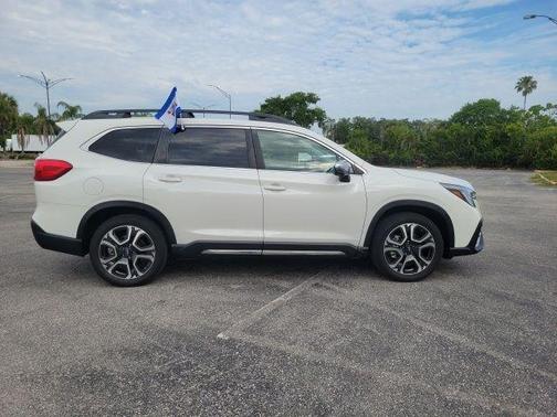 Crystal White Pearl 2023 Subaru Ascent Limited 8-Passenger