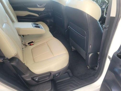 Crystal White Pearl 2023 Subaru Ascent Limited 8-Passenger