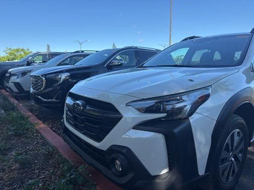 Crystal White Pearl 2023 Subaru Outback Premium