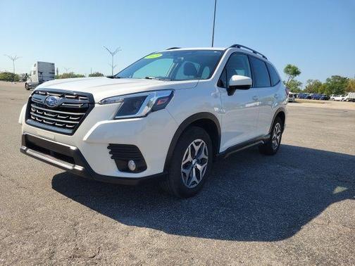 Crystal White Pearl 2023 Subaru Forester Premium