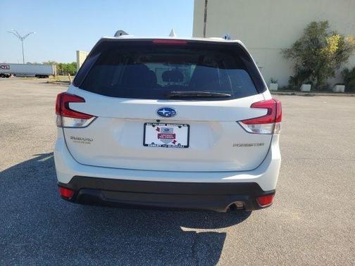 Crystal White Pearl 2023 Subaru Forester Premium