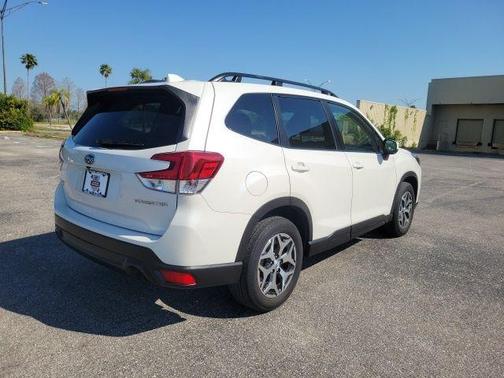 Crystal White Pearl 2023 Subaru Forester Premium