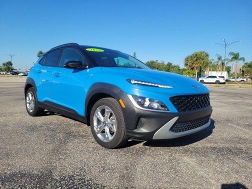 Black 2022 Hyundai KONA SEL