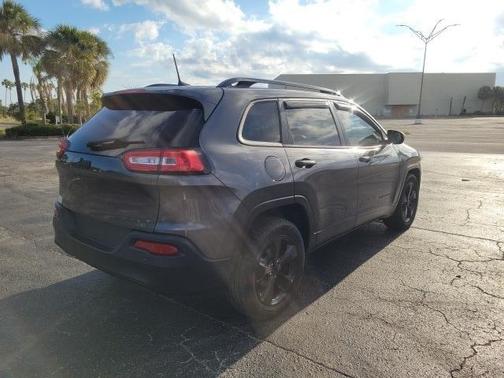 2017 Jeep Cherokee Sport