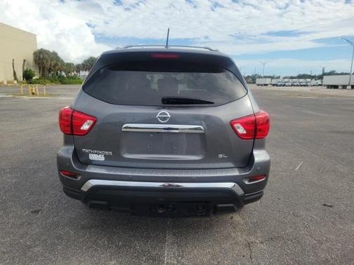 2018 Nissan Pathfinder SL