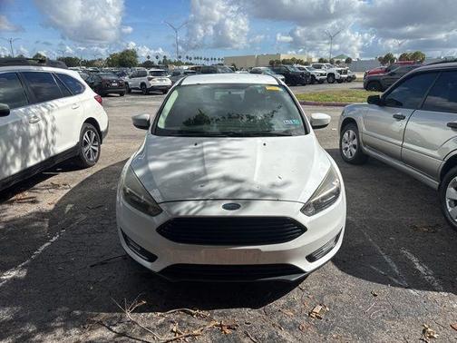 Oxford White 2018 Ford Focus SE