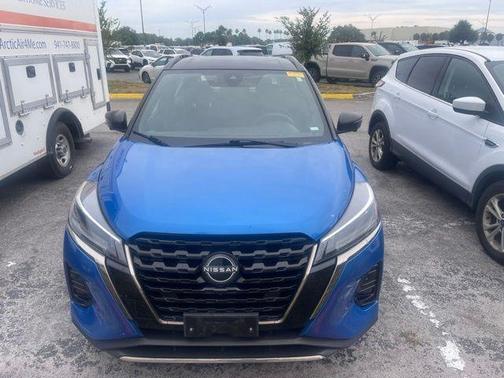 2 Tone Blue / Black 2023 Nissan Kicks SR