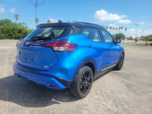 2 Tone Blue / Black 2023 Nissan Kicks SR