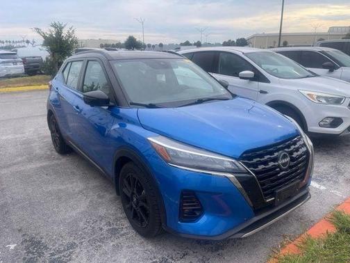2 Tone Blue / Black 2023 Nissan Kicks SR