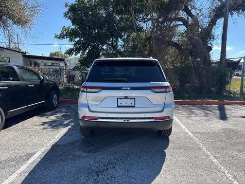 2023 Jeep Grand Cherokee Laredo