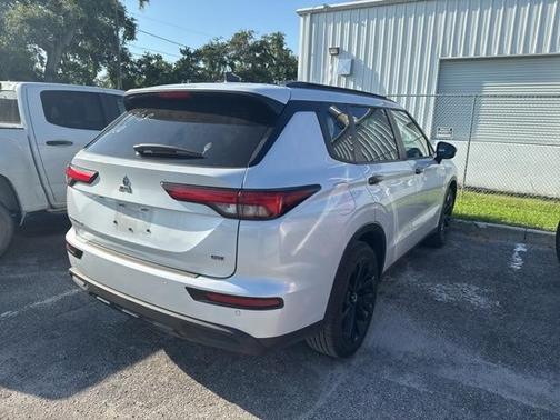 2022 Mitsubishi Outlander ES