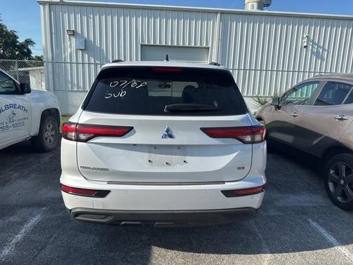 2022 Mitsubishi Outlander ES