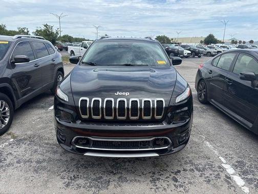 Diamond Black 2017 Jeep Cherokee Overland