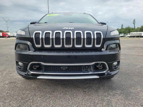 Diamond Black 2017 Jeep Cherokee Overland
