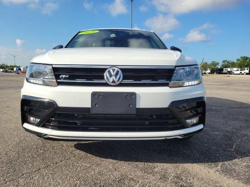 Pure White 2021 Volkswagen Tiguan 2.0T SE R-Line Black