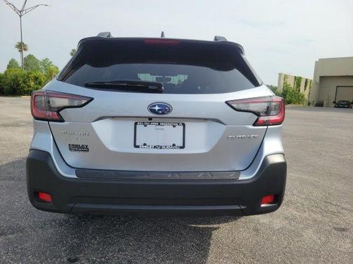 Ice Silver Metallic 2023 Subaru Outback Premium