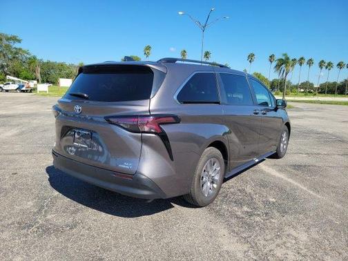 2024 Toyota Sienna XLE