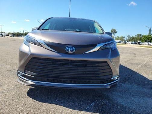 2024 Toyota Sienna XLE