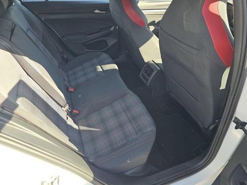 Oryx White Pearl 2022 Volkswagen Golf GTI 2.0T S DSG