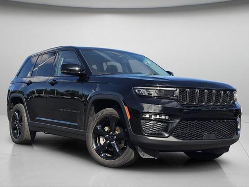 Diamond Black Crystal Pearlcoat 2023 Jeep Grand Cherokee Limited