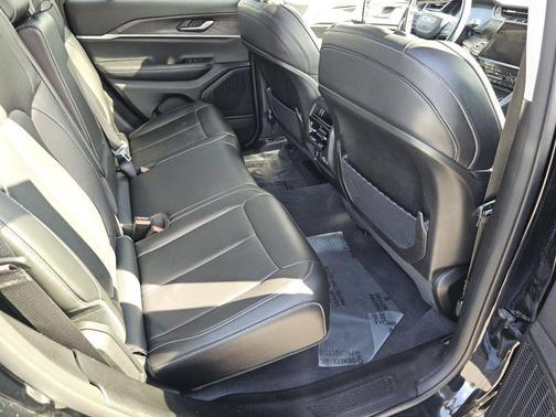 Diamond Black Crystal Pearlcoat 2023 Jeep Grand Cherokee Limited