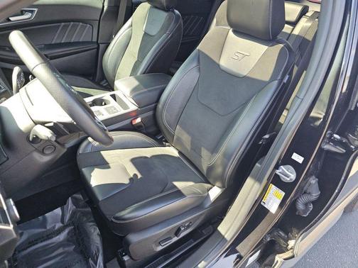 Agate Black Metallic 2022 Ford Edge ST