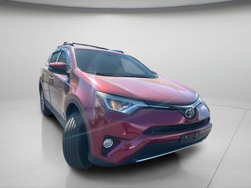 Pearl 2018 Toyota RAV4 XLE