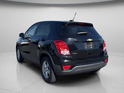 Mosaic Black Metallic 2019 Chevrolet Trax LS