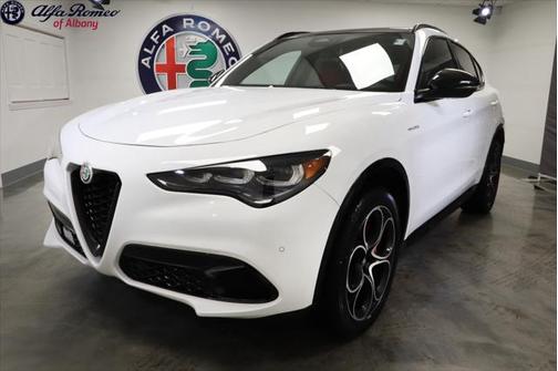 2025 Alfa Romeo Stelvio Sprint AWD
