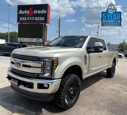 Oxford White 2017 Ford F-250 Lariat