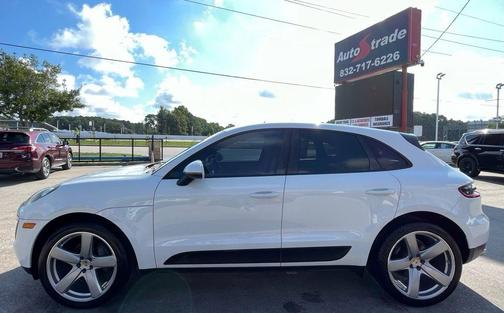 White 2018 Porsche Macan Macan Sport Edition