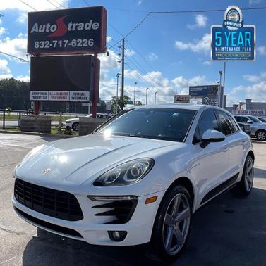 White 2018 Porsche Macan Macan Sport Edition