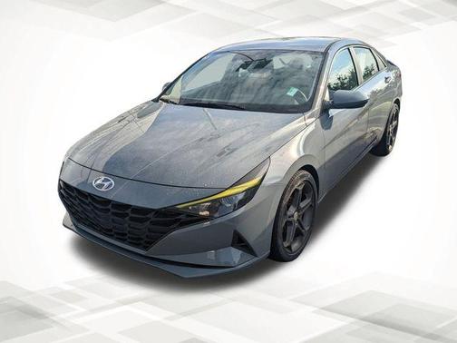 2022 Hyundai ELANTRA SE