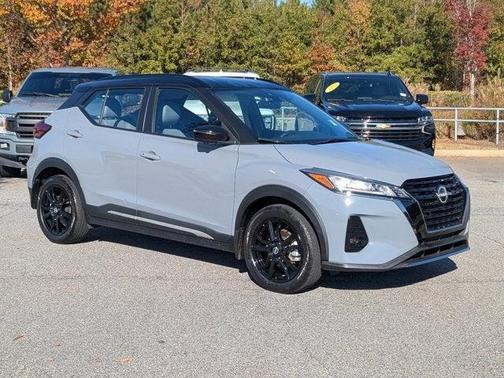 2023 Nissan Kicks SR