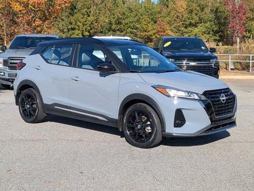 2023 Nissan Kicks SR