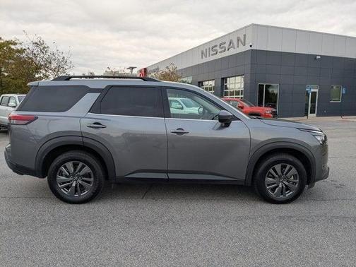 2024 Nissan Pathfinder SV