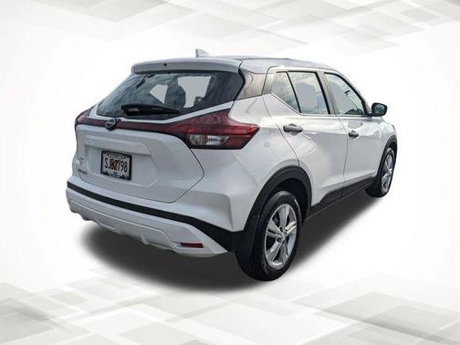 2025 Nissan Kicks S