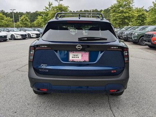 2025 Nissan Kicks SR