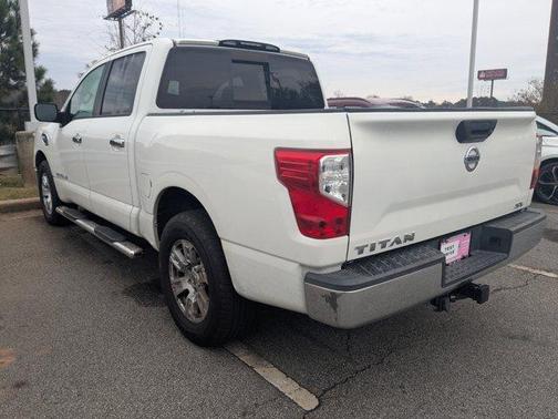 2017 Nissan Titan SV