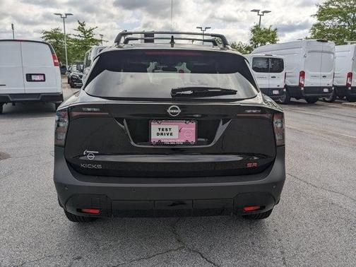 2025 Nissan Kicks SR