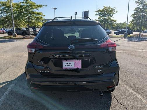 2022 Nissan Kicks SV