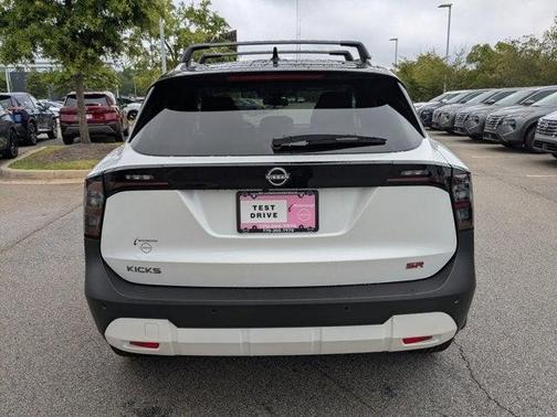 2025 Nissan Kicks SR