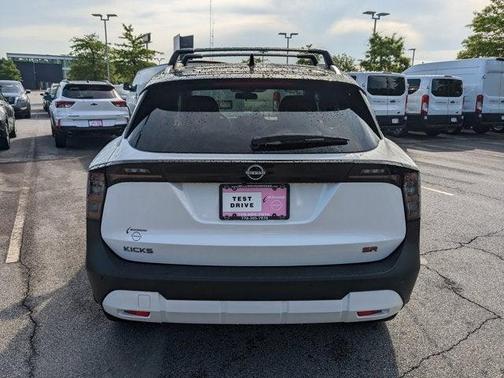 2025 Nissan Kicks SR