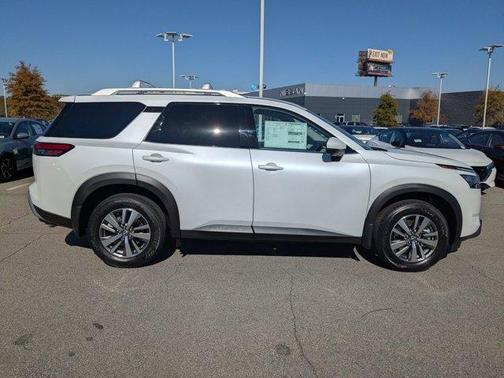 2025 Nissan Pathfinder SL