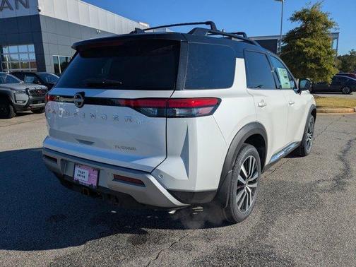 2025 Nissan Pathfinder Platinum