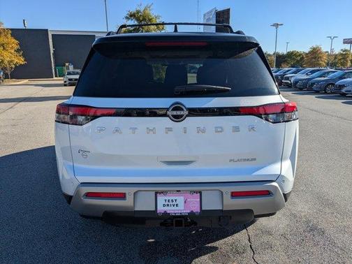 2025 Nissan Pathfinder Platinum